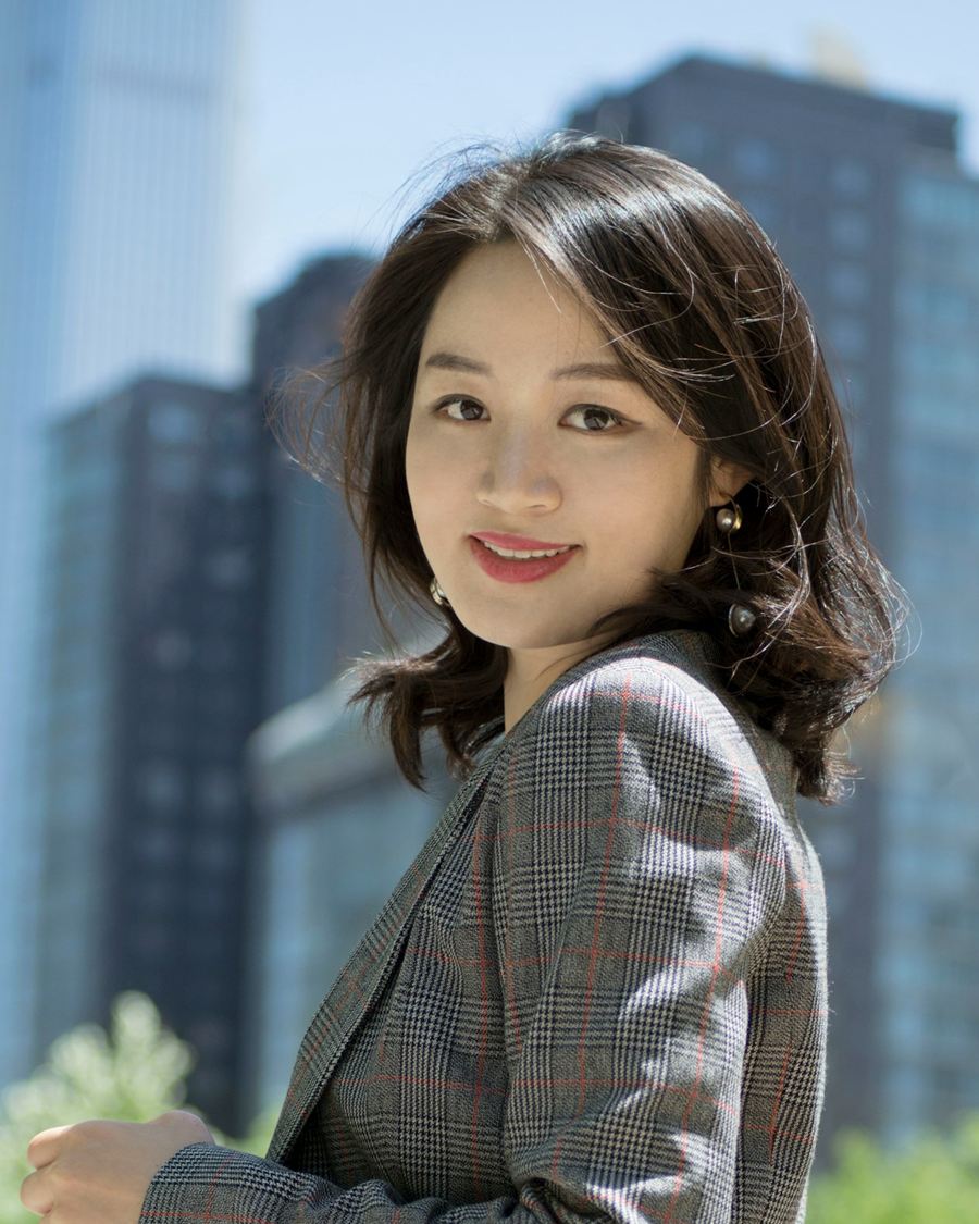 Portrait of Lauren Chen, Associate Agent